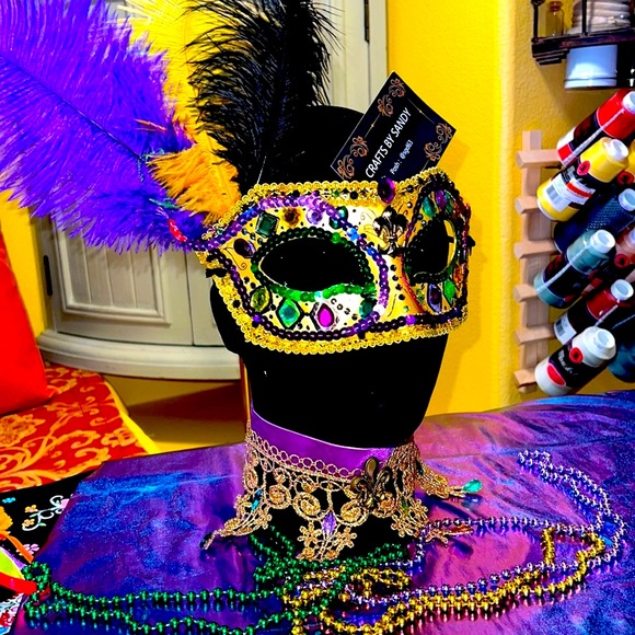 Mardi Gras Mask - Picture 2 of 13